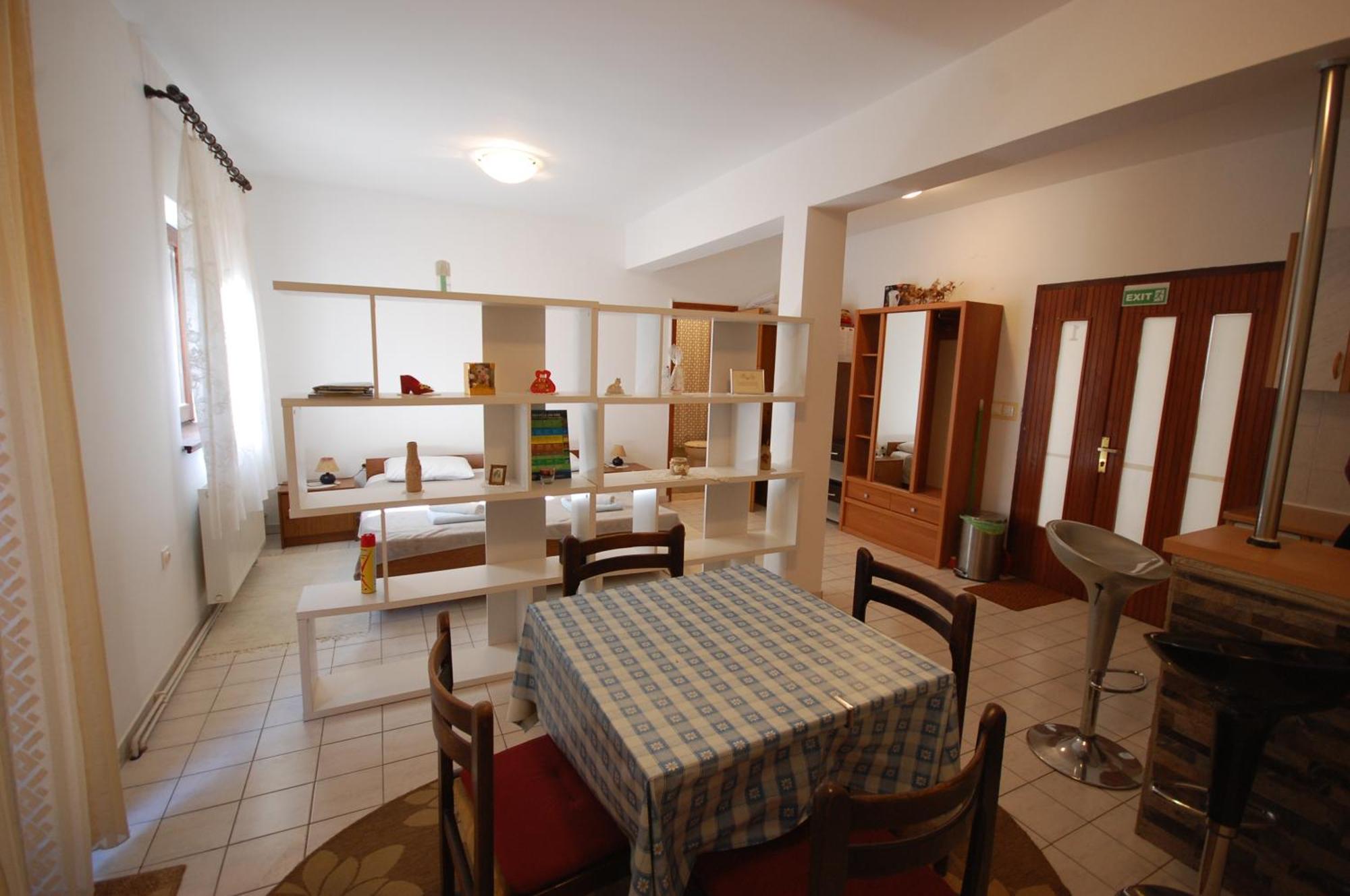 Apartments Snjezana By El-Pi Tours นยีวีเซ ภายนอก รูปภาพ