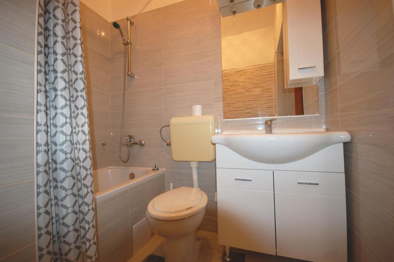 Apartments Snjezana By El-Pi Tours นยีวีเซ ภายนอก รูปภาพ