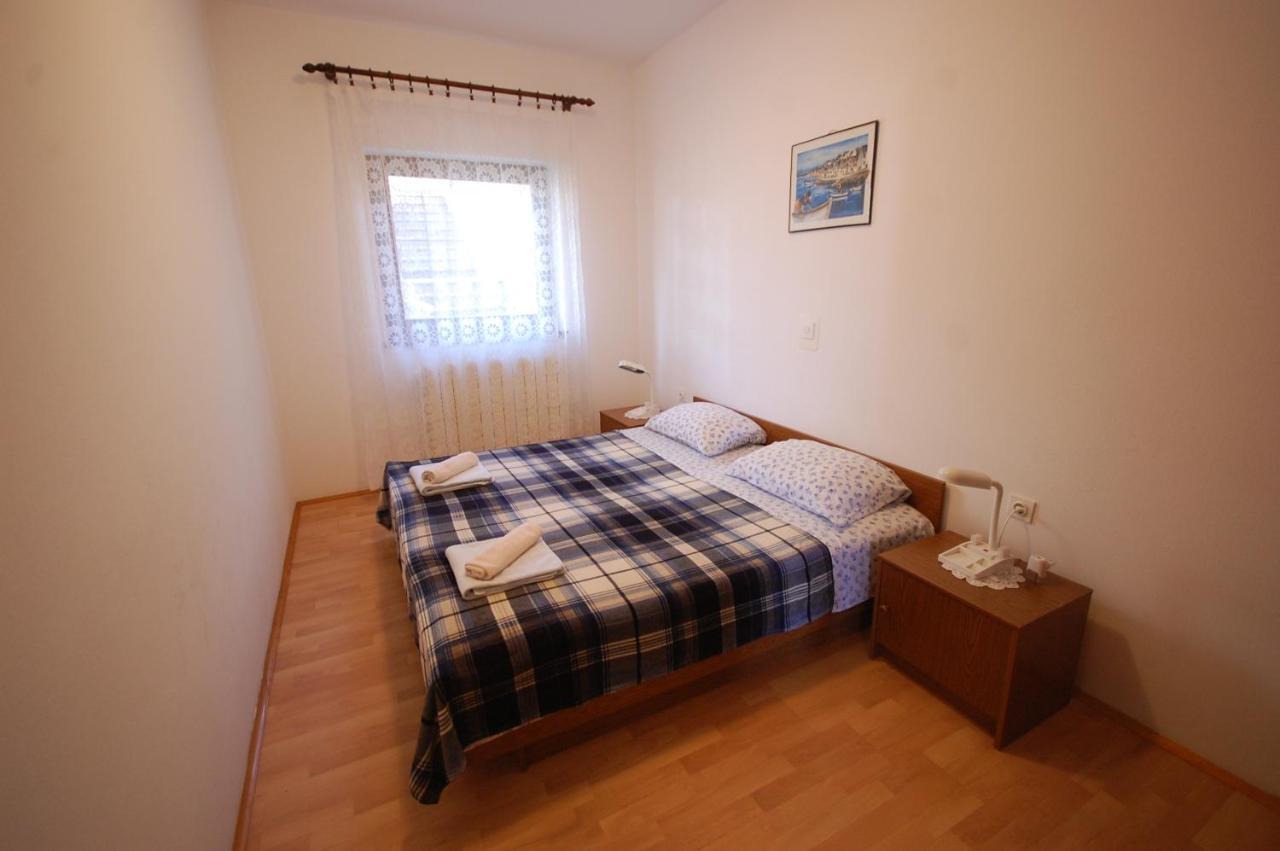Apartments Snjezana By El-Pi Tours นยีวีเซ ภายนอก รูปภาพ