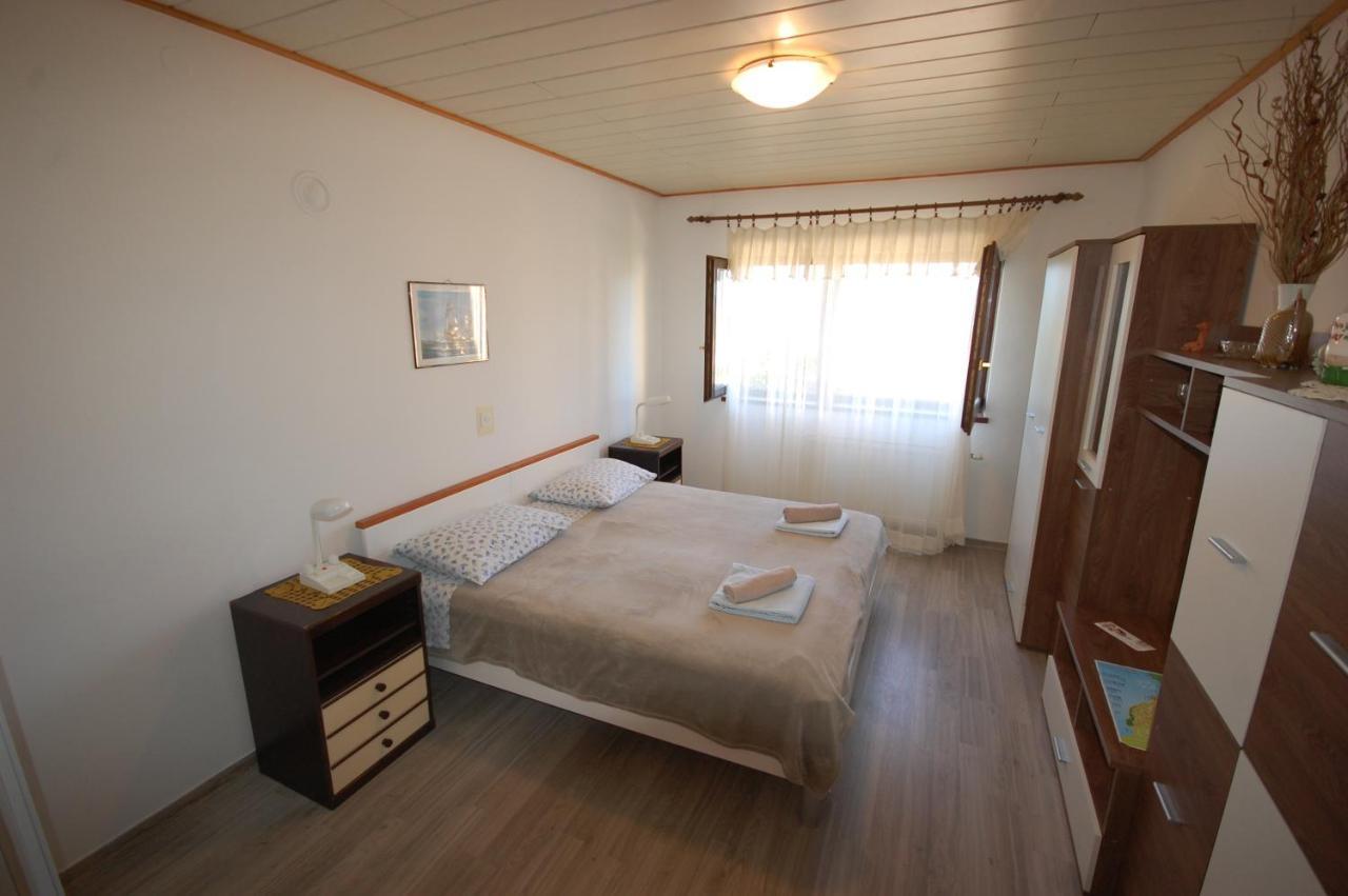 Apartments Snjezana By El-Pi Tours นยีวีเซ ภายนอก รูปภาพ