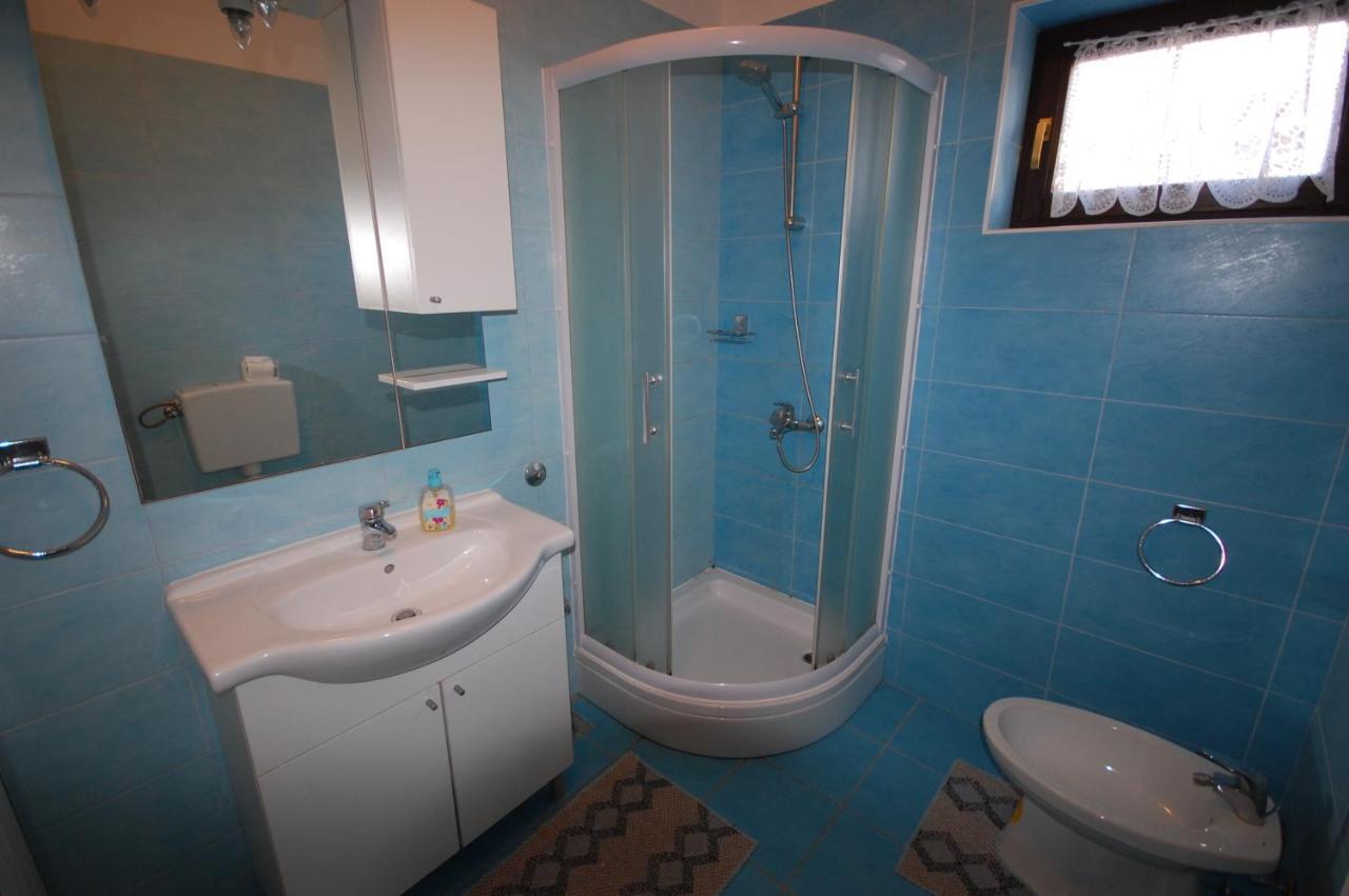 Apartments Snjezana By El-Pi Tours นยีวีเซ ภายนอก รูปภาพ