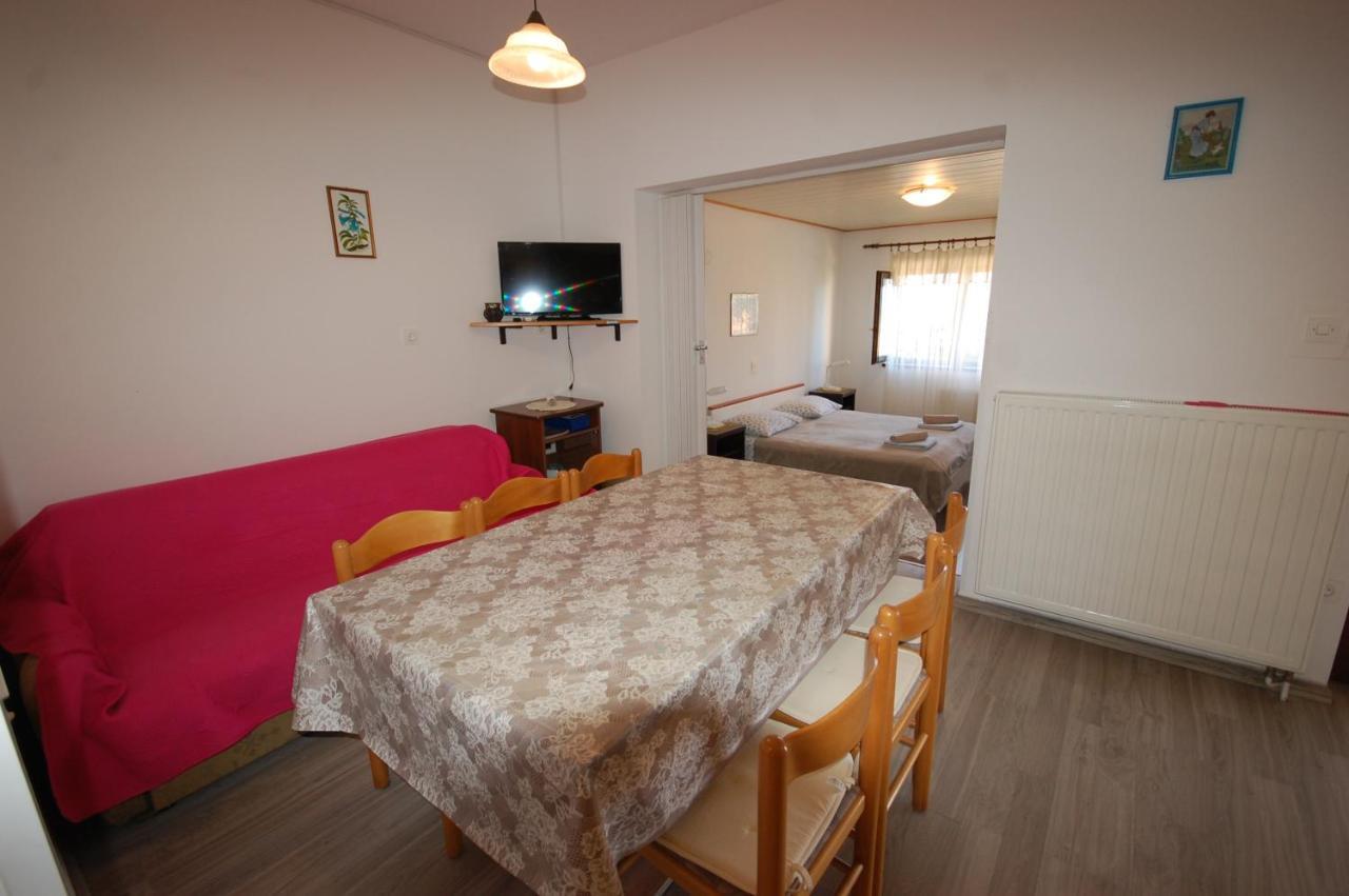 Apartments Snjezana By El-Pi Tours นยีวีเซ ภายนอก รูปภาพ