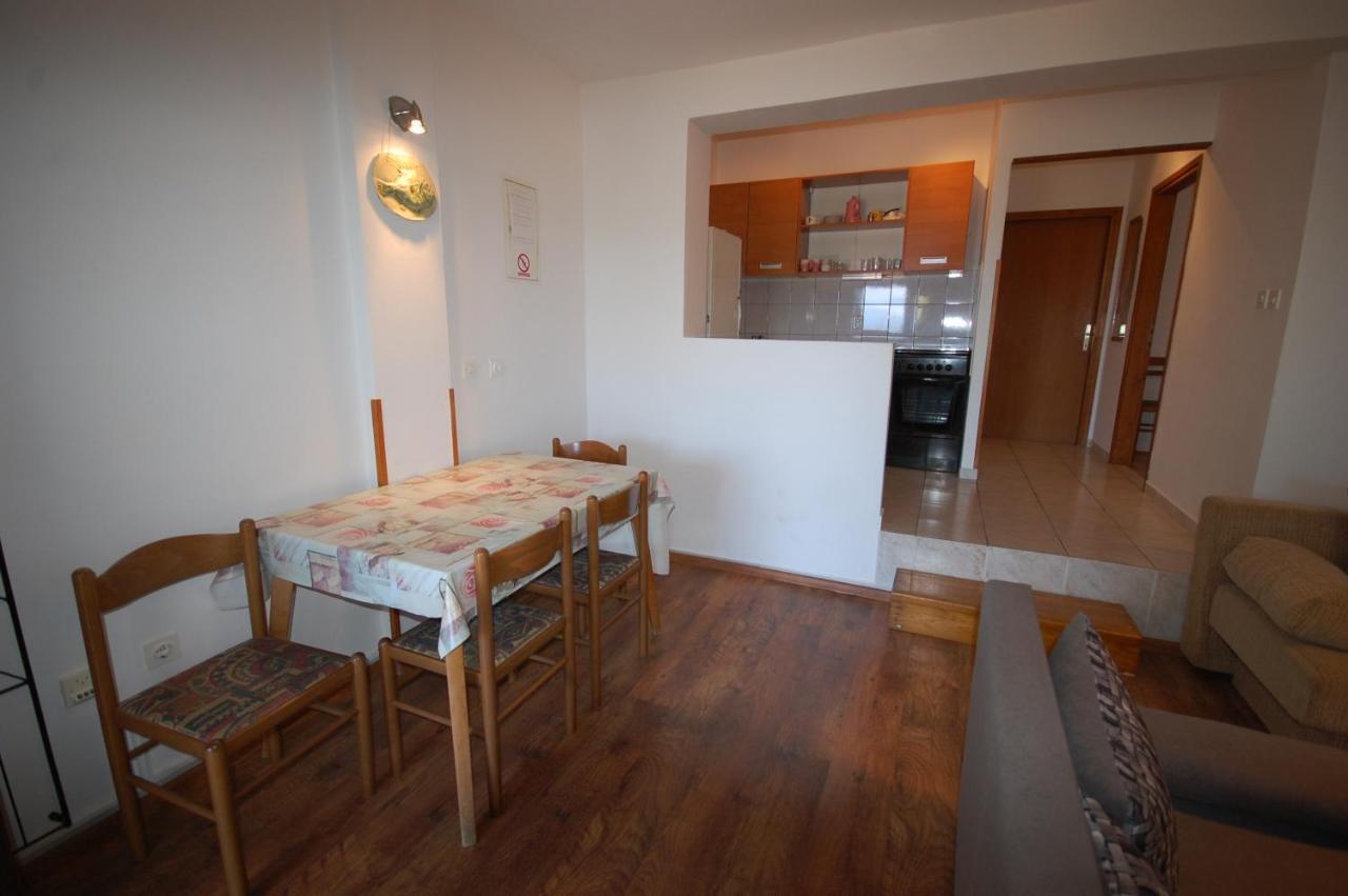 Apartments Snjezana By El-Pi Tours นยีวีเซ ภายนอก รูปภาพ