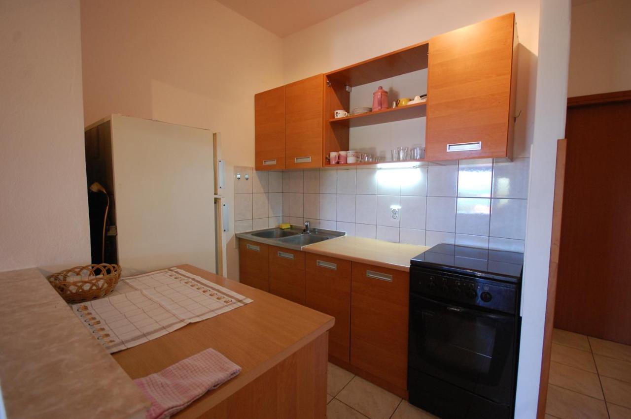 Apartments Snjezana By El-Pi Tours นยีวีเซ ภายนอก รูปภาพ