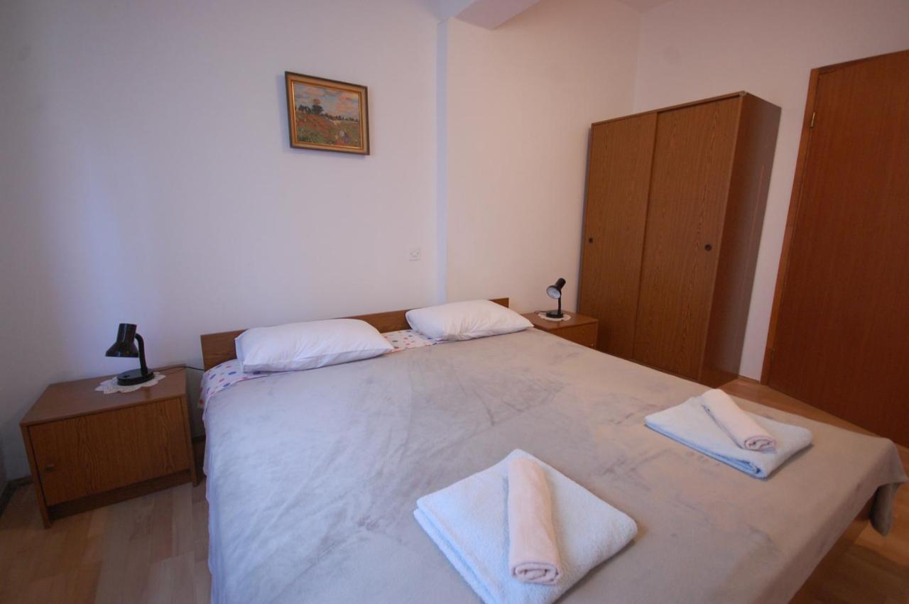 Apartments Snjezana By El-Pi Tours นยีวีเซ ภายนอก รูปภาพ