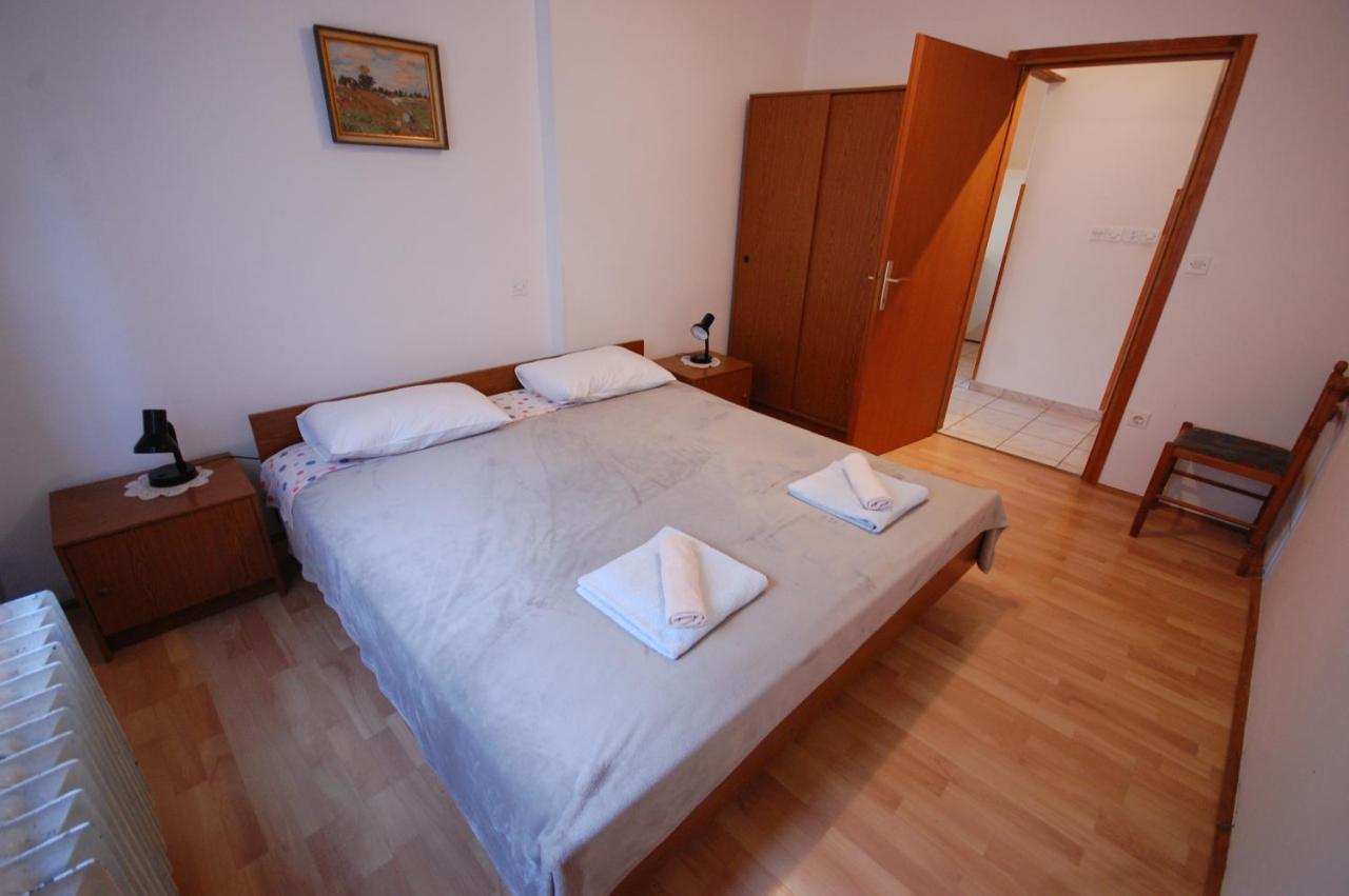 Apartments Snjezana By El-Pi Tours นยีวีเซ ภายนอก รูปภาพ