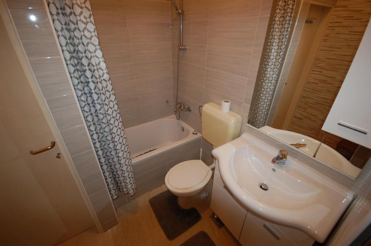 Apartments Snjezana By El-Pi Tours นยีวีเซ ภายนอก รูปภาพ