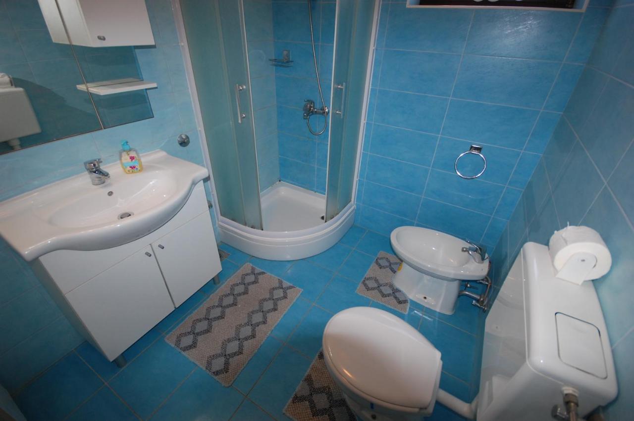Apartments Snjezana By El-Pi Tours นยีวีเซ ภายนอก รูปภาพ
